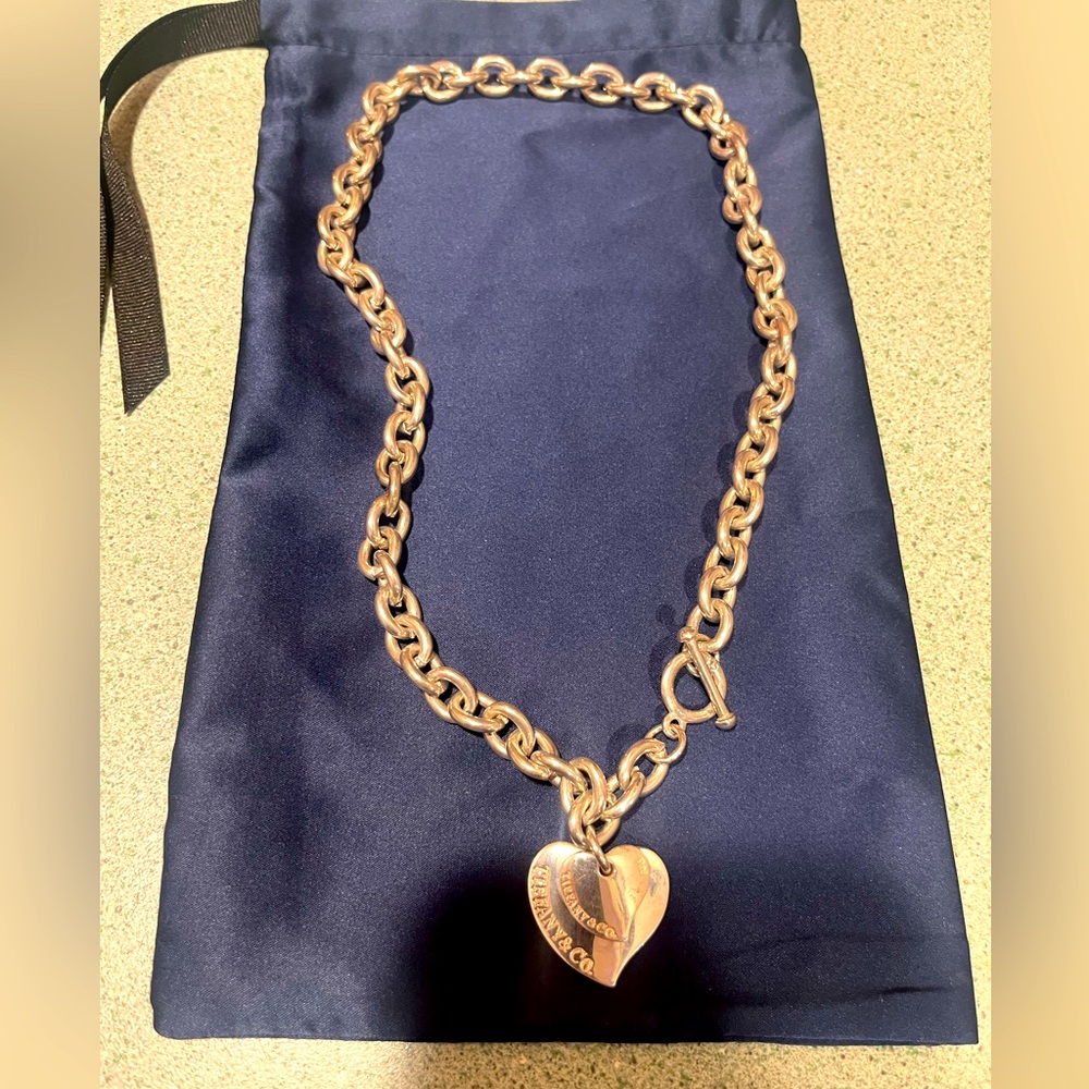 Tiffany & Co. Vintage Chunky double heart necklace lace with toggle
